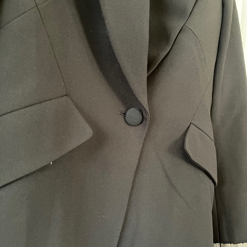 L'Agence Chamberlain Black Blazer with Bling Cuffs and Front Pockets Size 2 - Picture 6 of 9